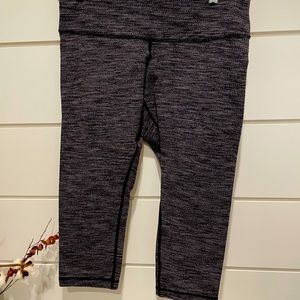 Lululemon Wonder Under crops